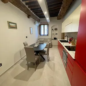 https://la-locanda-sulla-francigena.it-tuscanyhotel.com